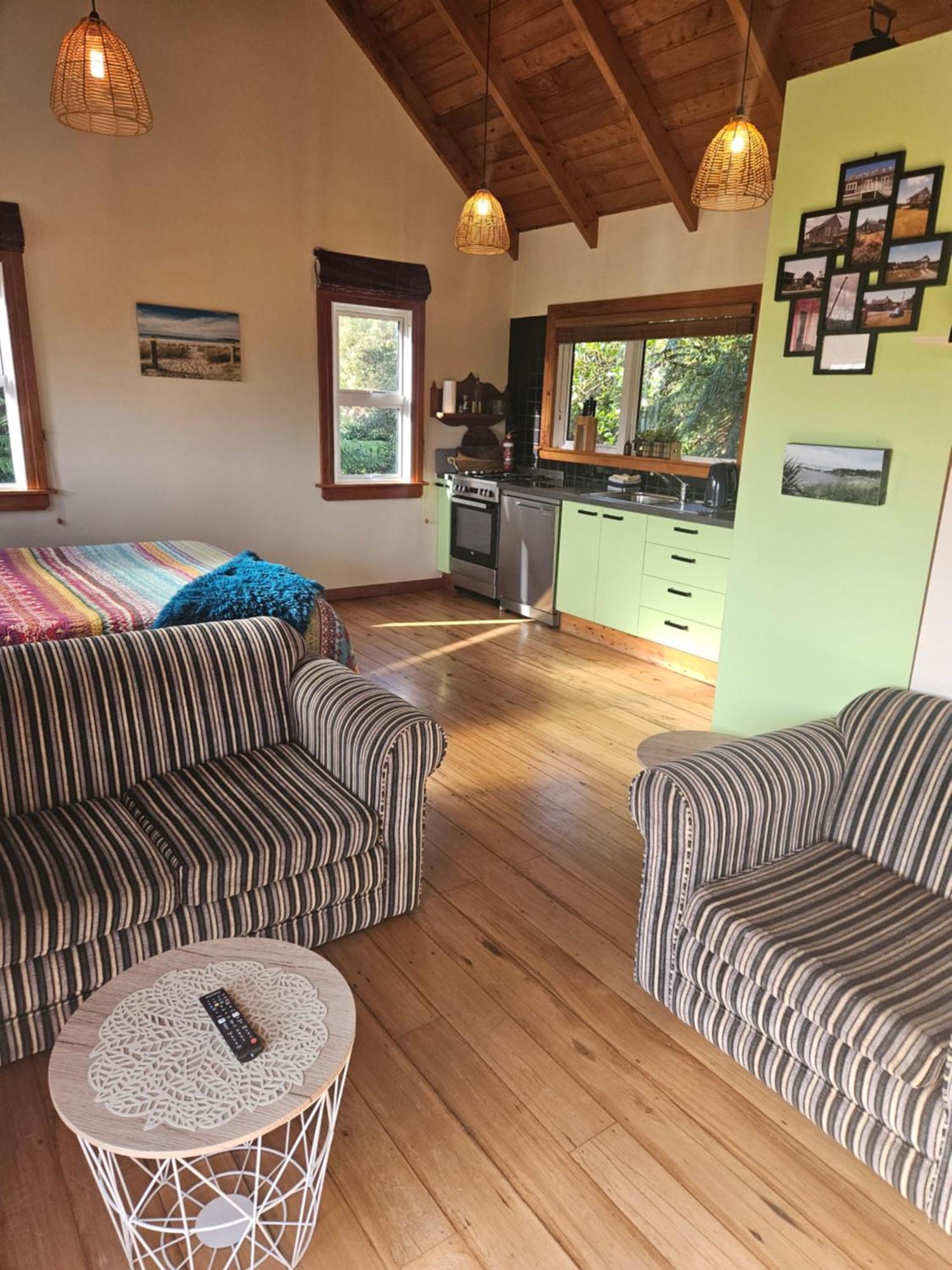 The Blackhouse Cottage Хокитика Экстерьер фото